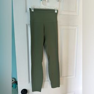 Lululemon size 2 army green 25 in align legging.  Excellent used condition